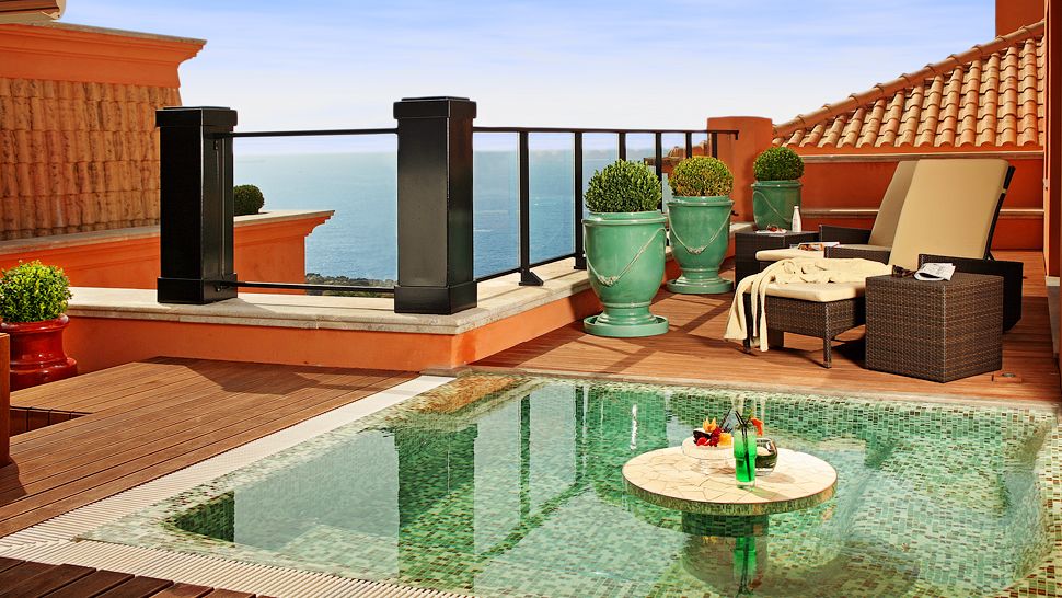 005666-05--penthouse-patio-private-pool.jpg