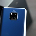 Mate20 Pro chega com supermacro e serve de base com a opção carregamento inverso