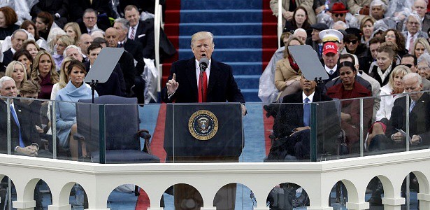 20jan2017---o-presidente-eleito-dos-eua-donald-trump-faz-seu-primeiro-discurso-depois-de-ter-tomado-posse-nesta-sexta-feira-20-no-capitolio-em-washington-dc-1484932876595_615x300.jpg
