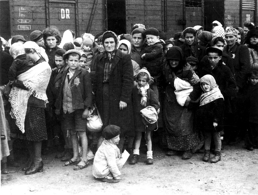 Bundesarchiv_Bild_Auschwitz,_Ankunft_ungarischer_Juden.jpg