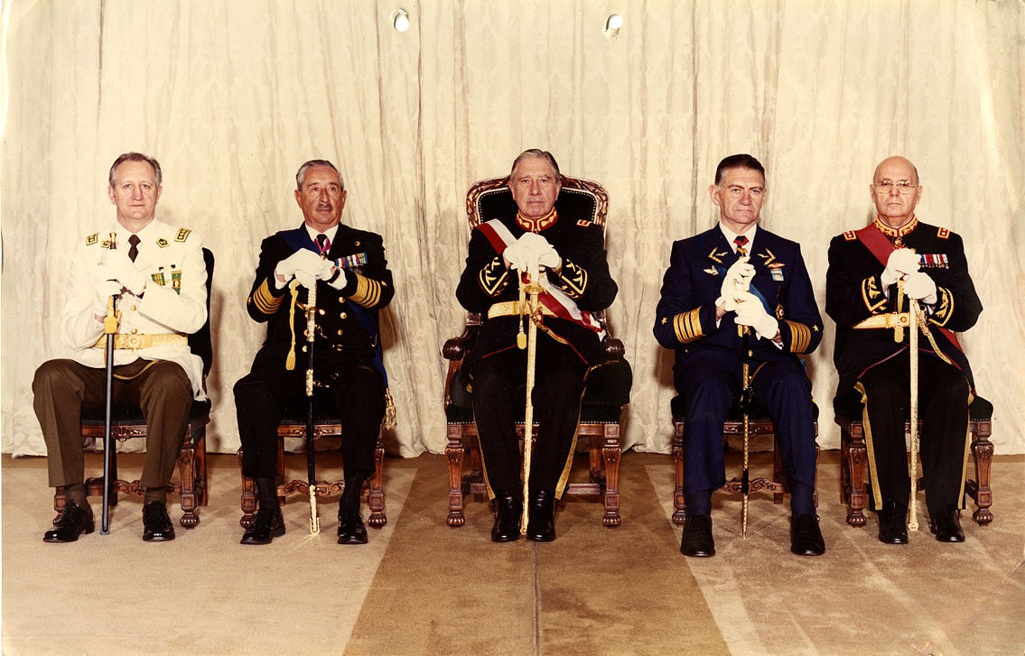 Pinochet_y_la_Junta_Militar_de_Gobierno.jpg