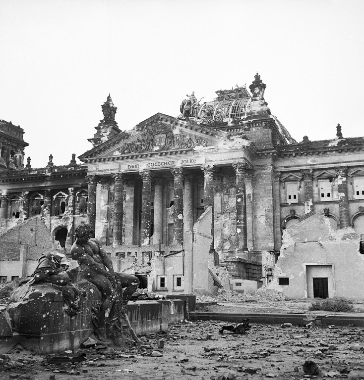 Ruins_of_the_Reichstag_in_Berlin,_3_June_1945.jpg