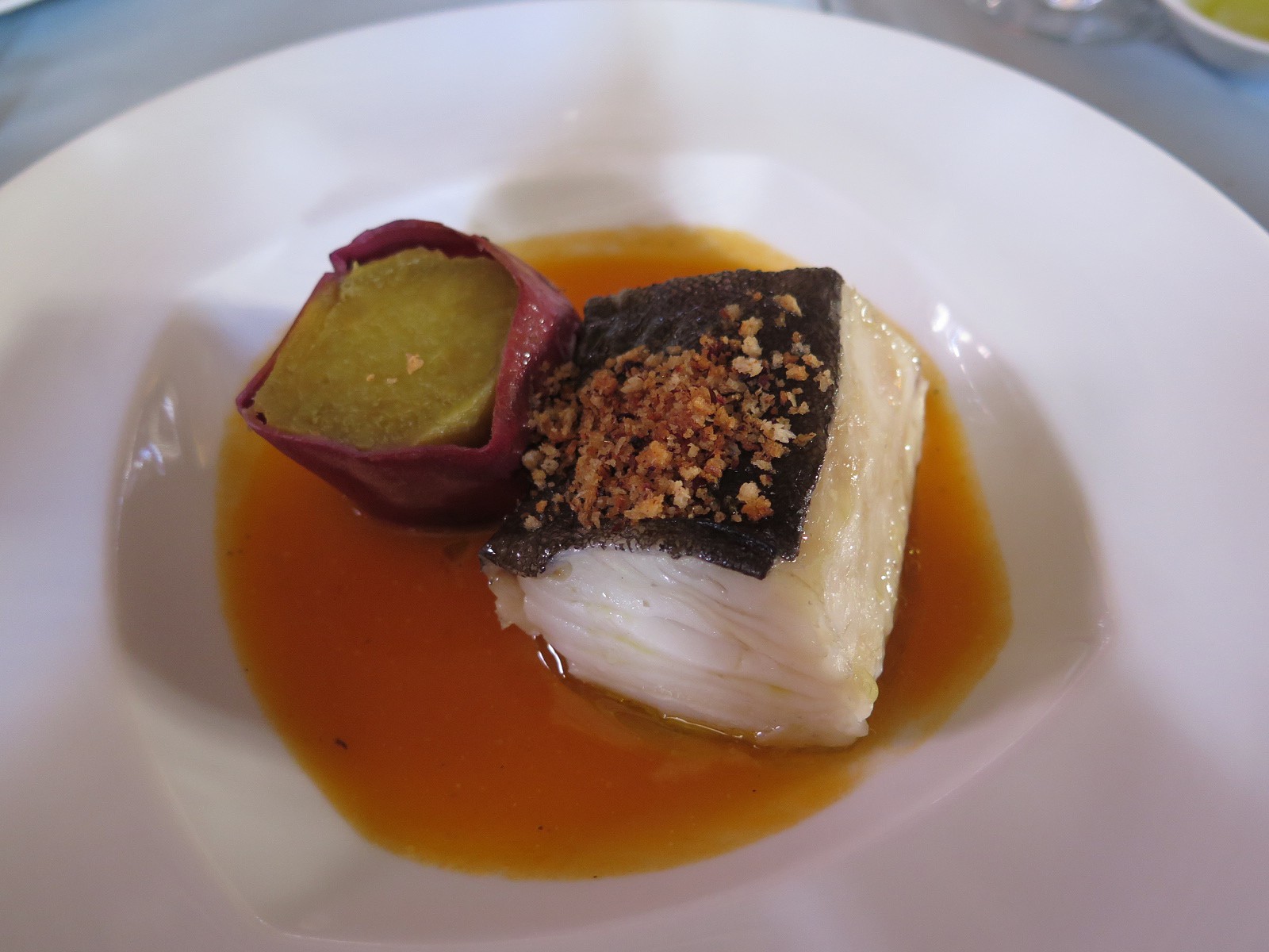 Vítor Sobral (TASCA DA ESQUINA) – Tomatada de bacalhau, farofa de trigo, batata doce e hortelã