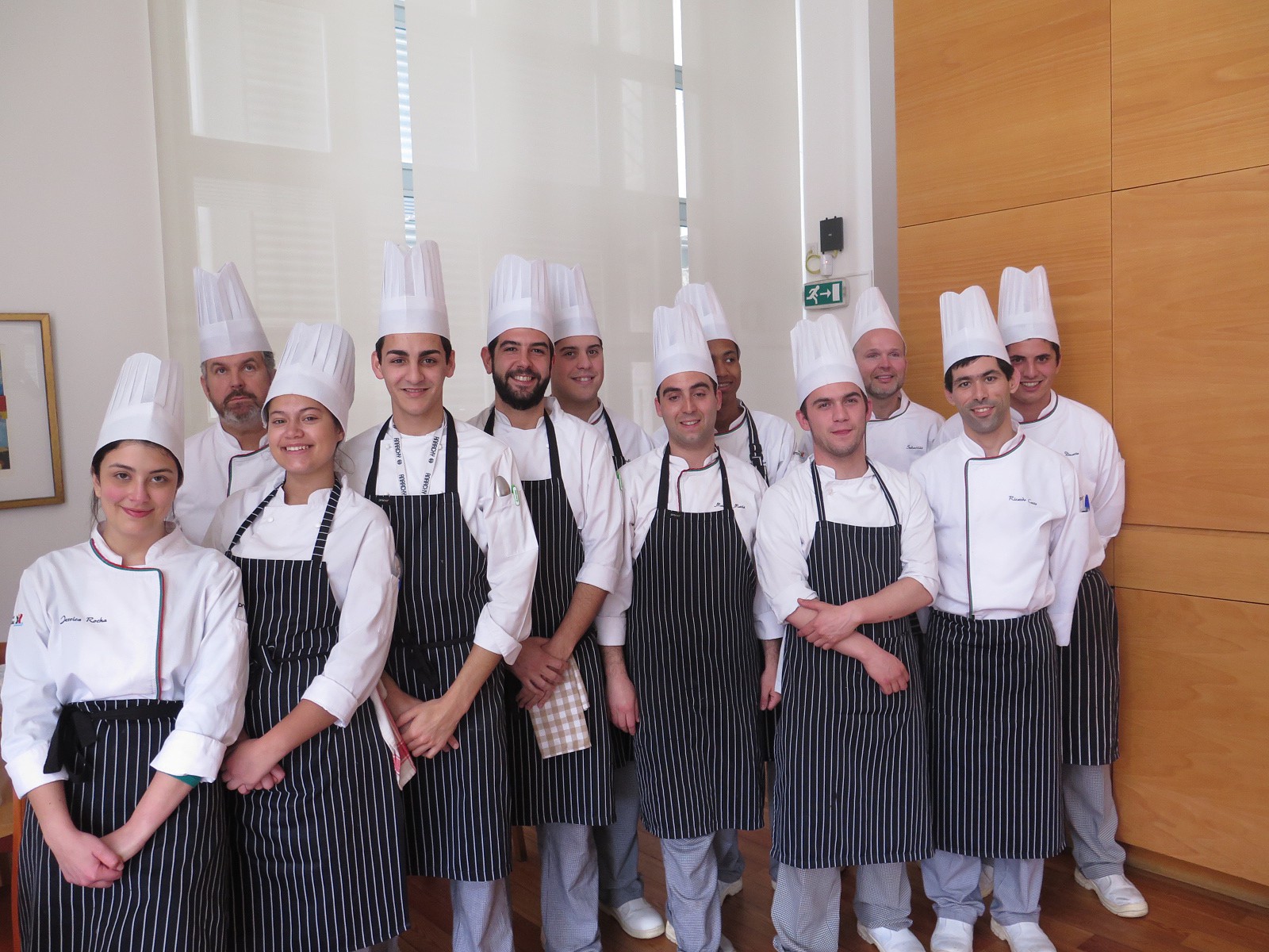 Os alunos da Escola de Hotelaria e Turismo de Lisboa que participaram na final do concurso gastronómico “Goût de France” 2018
