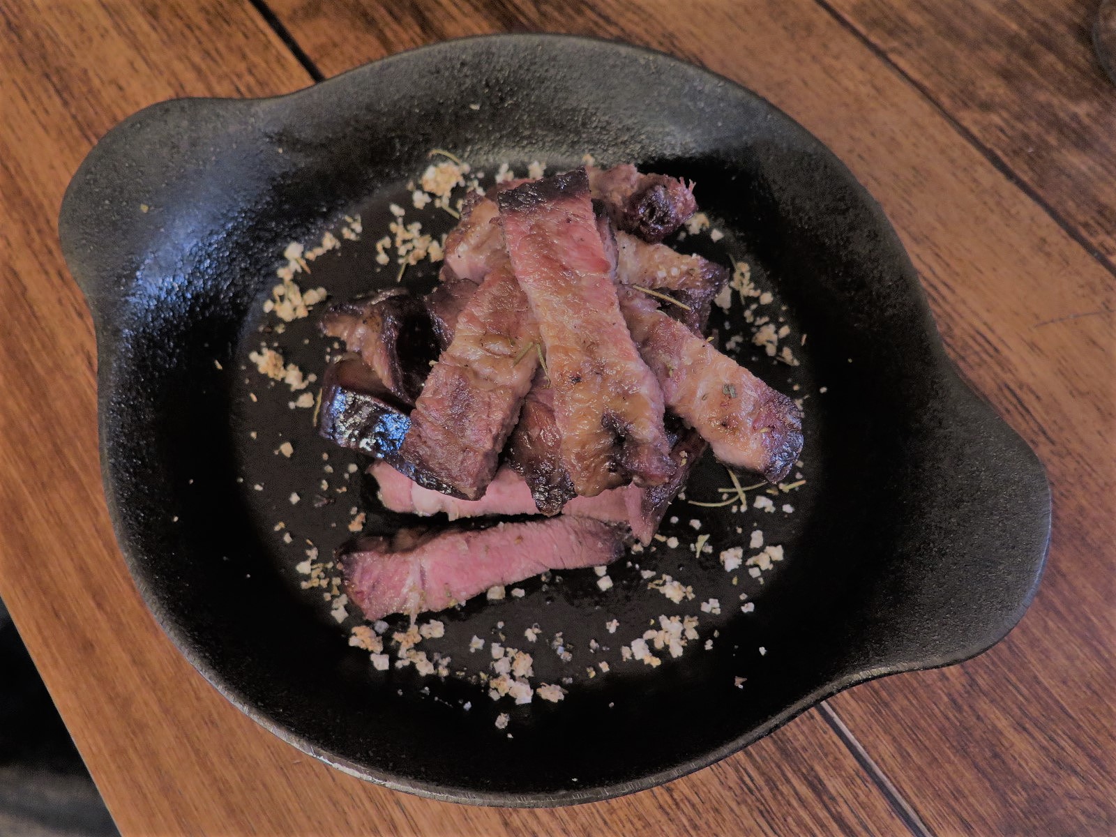 Cachaço de Porco Alentejano maturado (no máximo, 60 dias) grelhado em carvão 100% vegetal